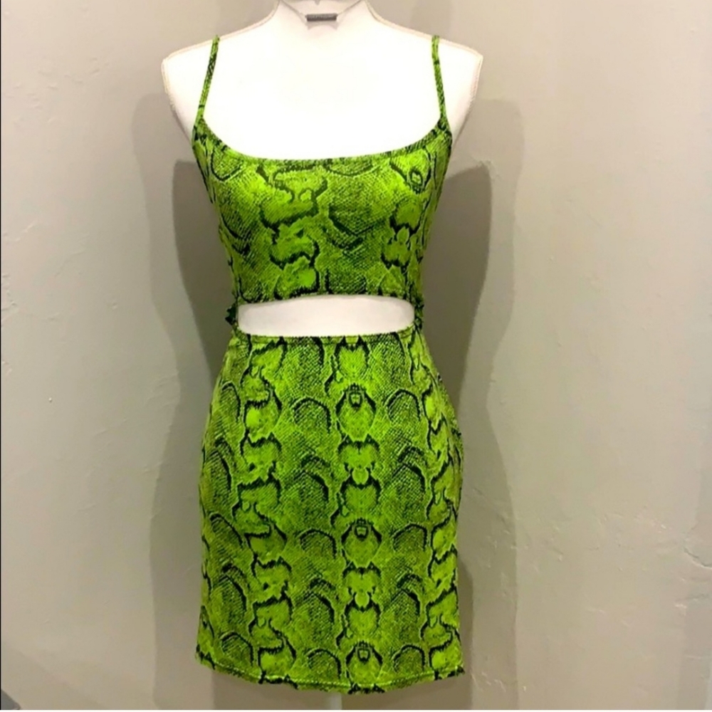 PRETTY LITTLE THING DRESS